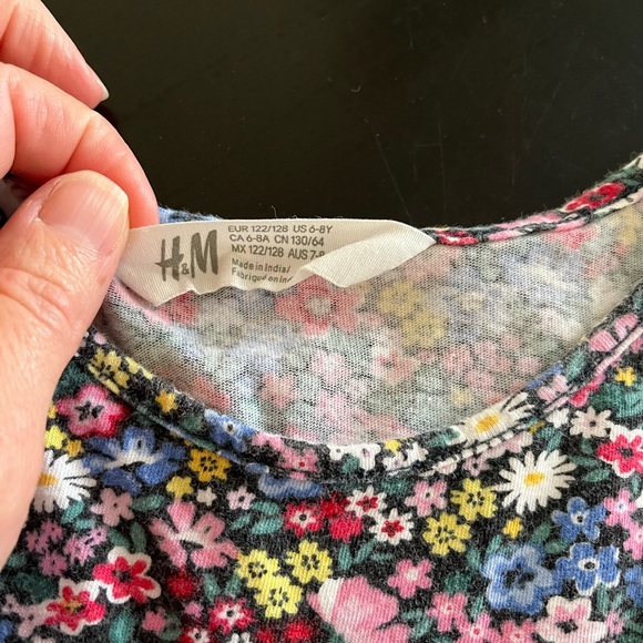 H&M little girl ditsy floral dresses (set of 2) size 6-8 - Picture 3 of 4